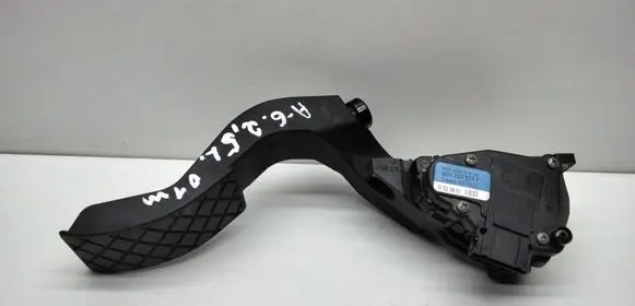 Audi A6 S6 C5 4B Accelerator throttle pedal 8D1723523F