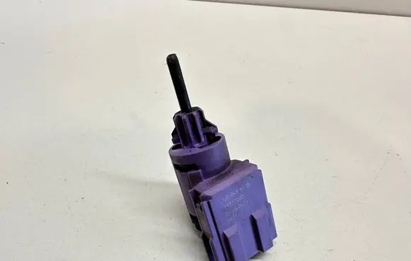 Volkswagen Touareg I Brake pedal sensor switch 1J0945511D 19322000 08312