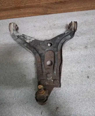 Audi 80 90 S2 B4 Front lower control arm/wishbone 895407160
