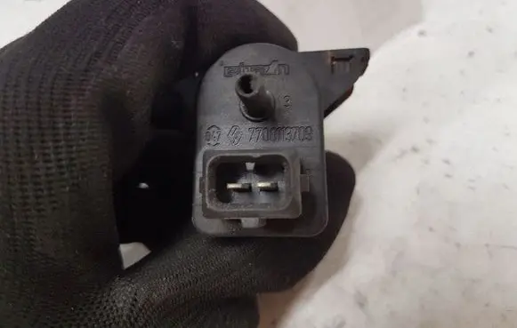 Volvo S40, V40 Vacuum valve 7700113709
