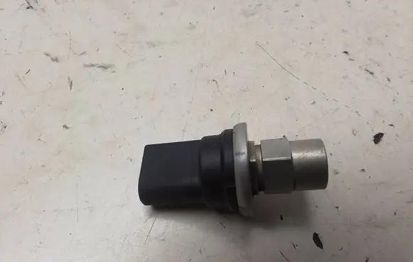Volkswagen Golf V Air conditioning (A/C) pressure sensor 1j0959126