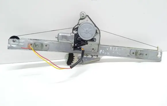 Suzuki Grand Vitara II Front door window regulator with motor 8346065J00 2621003530