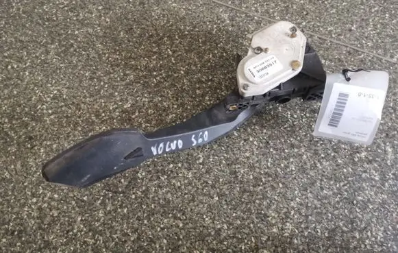 Volvo V70 Accelerator throttle pedal 30683517