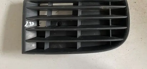 Volkswagen Tiguan Front fog light trim/grill 5N0853666