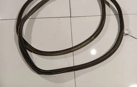 Honda FR-V Trunk rubber seal (body)