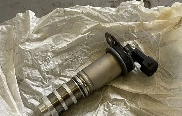 BMW 6 F12 F13 Camshaft vanos timing valve 8605123