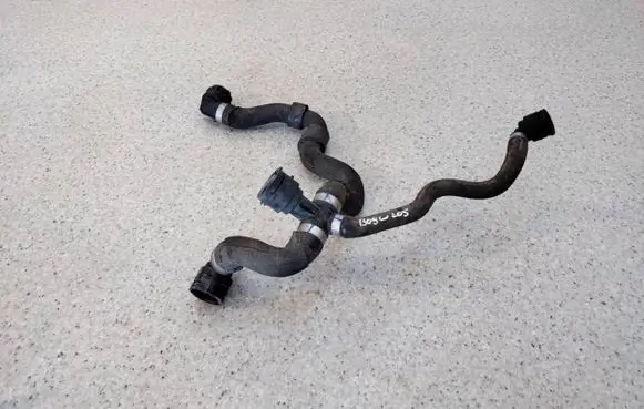 Mercedes-Benz C W205 Engine coolant pipe/hose A205511691