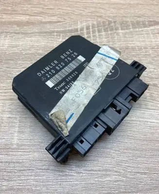 Mercedes-Benz E W210 Door control unit/module 2108207526 356825
