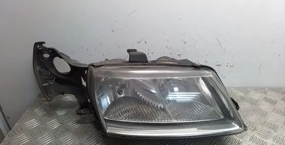 Headlight/headlamp dust cover