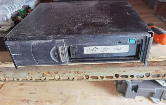 BMW 3 E46 CD/DVD changer 2431991 020258