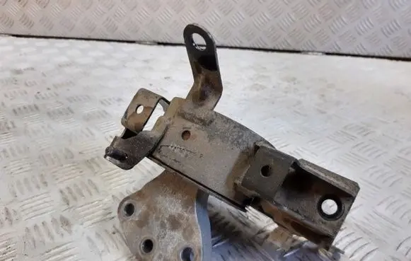 Suzuki Swift III Gearbox mount