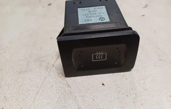 Volkswagen Golf IV Windscreen/window heater switch 1J0959621