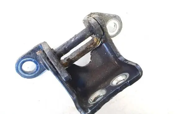 Honda CR-V Rear door lower hinge