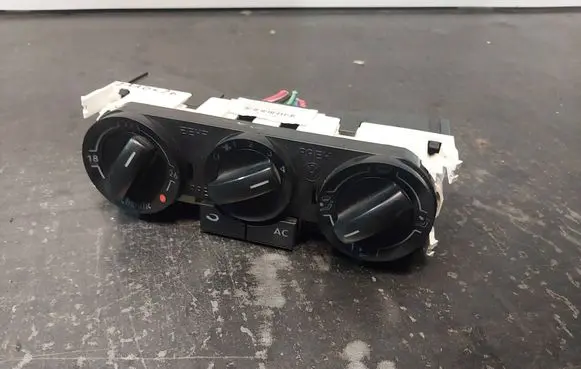 Volkswagen Polo Climate control unit 6Q0820045G