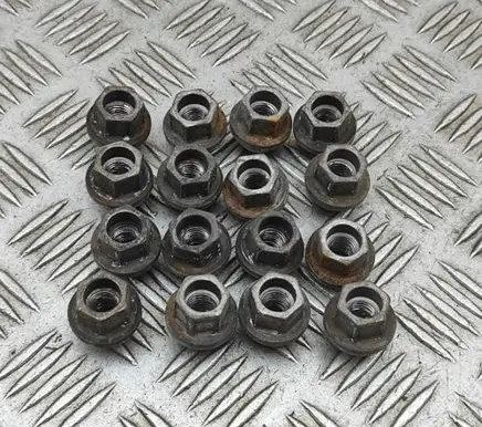 Volvo V40 Cross country Nuts/bolts 