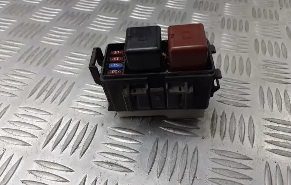 Toyota Corolla E120 E130 Relay mounting block BRAK
