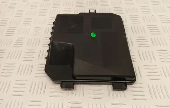 Peugeot 308 Fuse box cover 9843058980