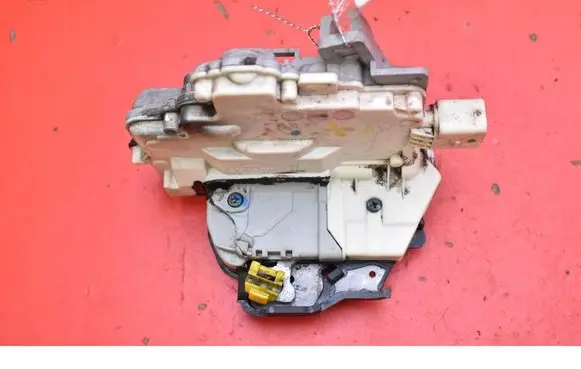 Audi A8 S8 D3 4E Rear door lock 4F0839016