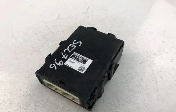 Toyota Auris E180 Other control units/modules 8953512011