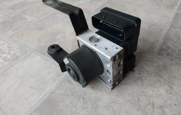 Ford Focus ABS Pump 3M512M110GA