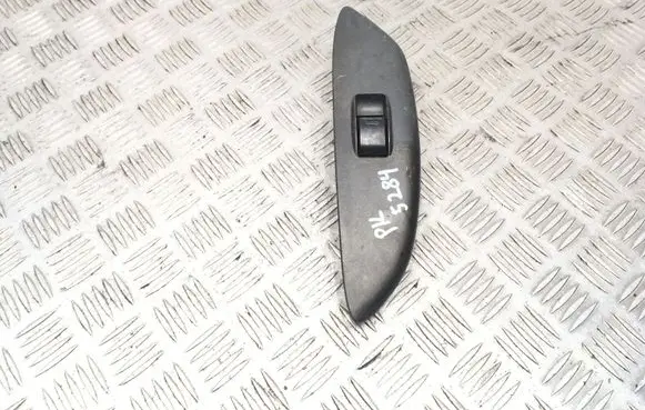 Toyota Yaris Electric window control switch 6072E06