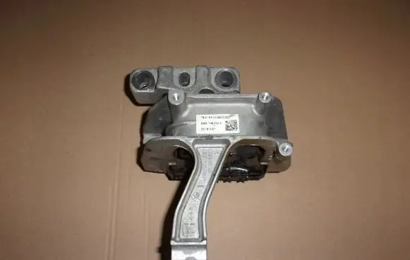 Volkswagen Golf VIII Engine mount bracket 5WA199262A