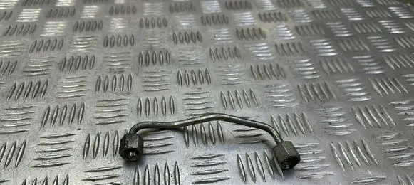 KIA Sorento Fuel injector supply line/pipe 
