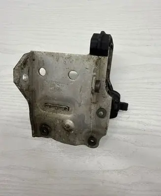 BMW 5 F10 F11 Radiator mount bracket 7207151