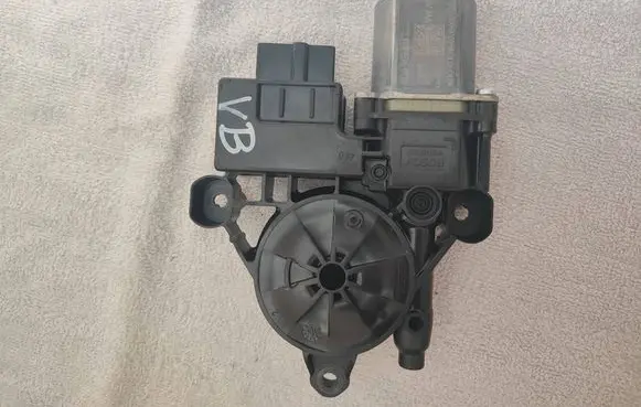 Volkswagen Golf VII Rear door window regulator motor 5Q0959811D