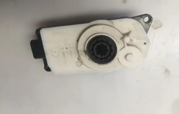 BMW 2 F44 Radiator active air flap actuator 9881645