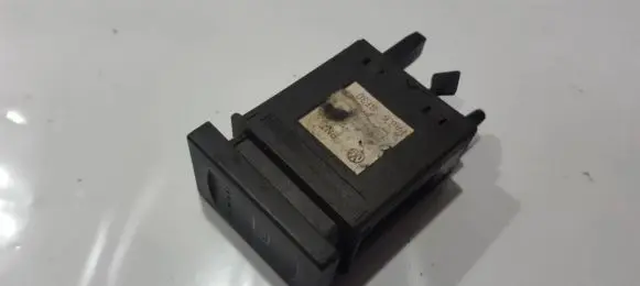 Volkswagen PASSAT B5 Windscreen/window heater switch