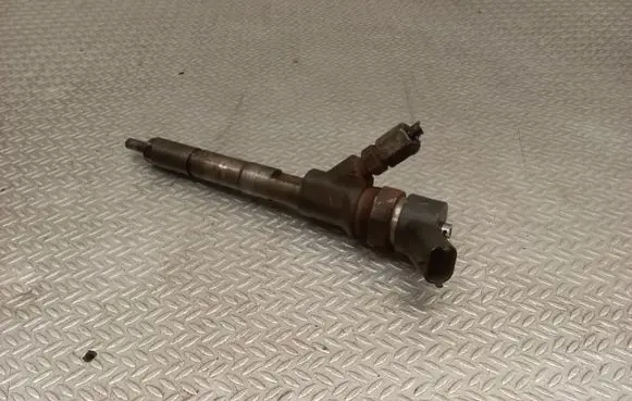 Toyota Yaris Fuel injector 0445110215 2367033030