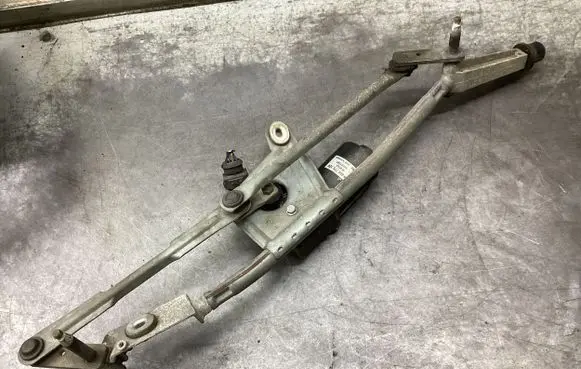 Volvo V70 Front wiper linkage and motor 30753089 220604061 8648343