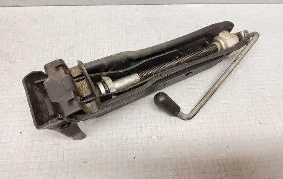 Volkswagen Golf IV Lift Jack 1U0011031A