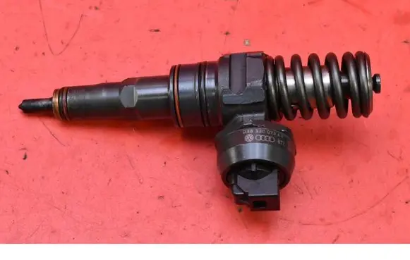Volkswagen PASSAT B5.5 Fuel injector 038130073AR