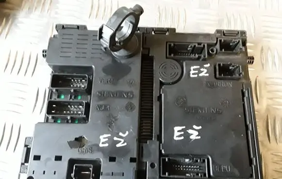 Peugeot 206 Comfort/convenience module 9628460880