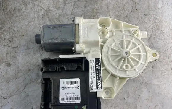 Audi A3 S3 8P Rear door window regulator motor 8P4959802B 0130822263