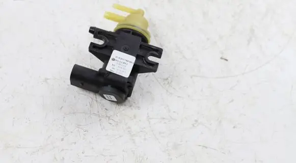 Volkswagen Passat Alltrack Valve vacuum 04L131051F