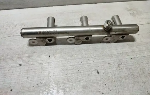 Peugeot 2008 I Fuel main line pipe 9806724880 073181354 M1065200000
