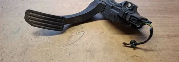 Volvo XC60 Accelerator throttle pedal 31329059