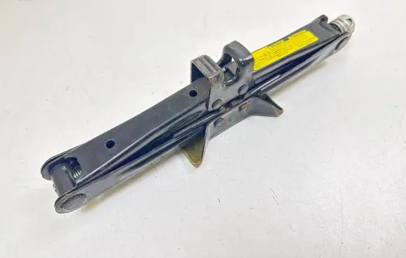 Toyota Avensis T270 Lift Jack 091110F020