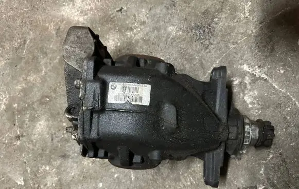 BMW 1 F20 F21 Rear differential 7605591 EAU321308