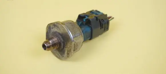 Nissan Pulsar Fuel pressure sensor 8201420996 HRA2 HRA2DDT