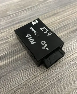 BMW 5 E39 Air suspension control unit module (rear) 1092396 110187 05103000