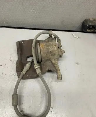 Volkswagen Golf VII Front brake caliper