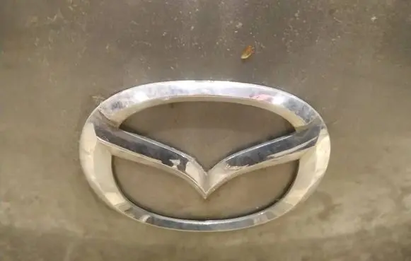 Mazda 3 I Manufacturer badge logo/emblem 