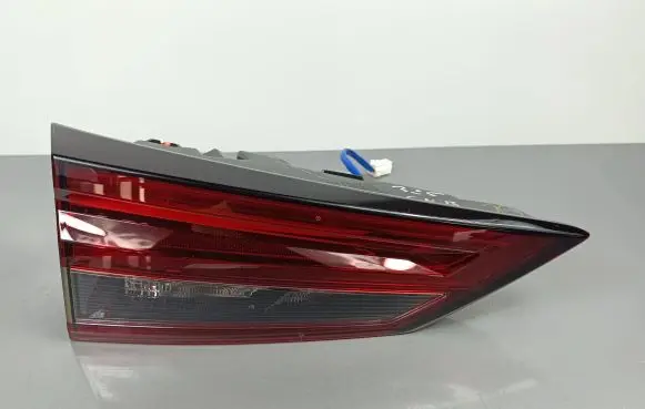 Tailgate rear/tail lights