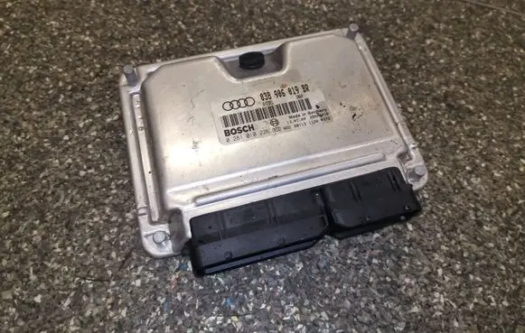Audi A4 S4 B5 8D Engine control unit/module 038906019BR 0281010226
