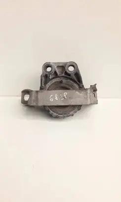 Volvo V50 Engine mounting bracket