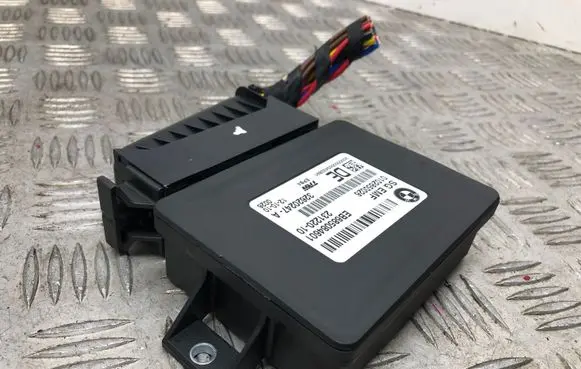 BMW 5 F10 F11 Hand brake control module 6850846 0102850026 32620247A